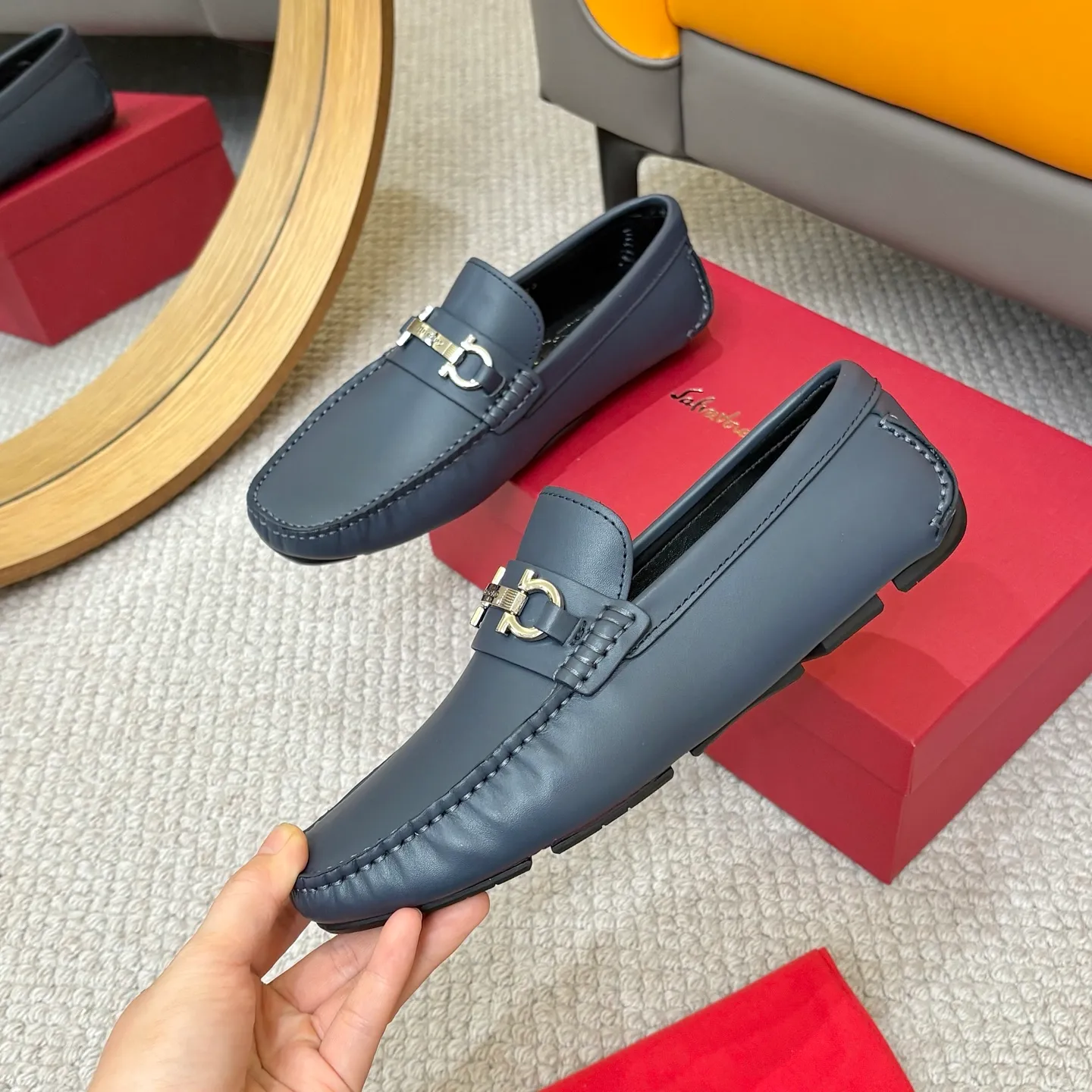 Men's men's shoes 💰420 (Yangli) Ferragamo 〰Ferragamo 2⃣️0⃣️2⃣️5️⃣ New series 👊🏻 Upper 🇮🇹 Italian imported calfskin, original outsole molding. Water-dyed sheepskin lining. The identity of every successful man is set off, and the upper and lower shoes are elegant and stable🚶🏻🚶🏻The high-end custom counter original replica is an eternal classic🔍️Number of codes: 38-46 with counter packaging